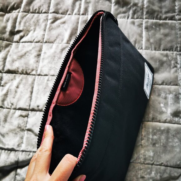 Herschel Laptop sleeve Laptop case fits 15 inch - Like new - Picture 3 of 3